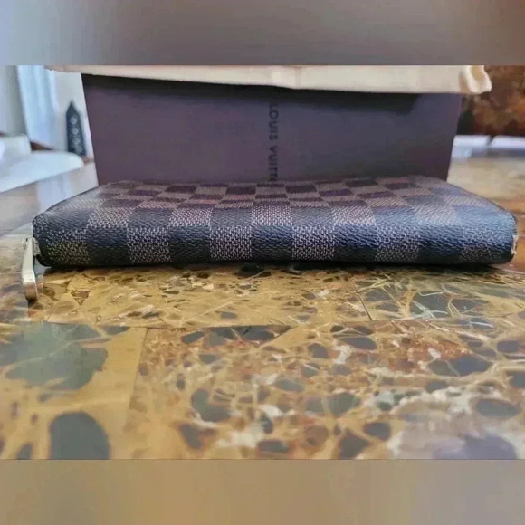 Louis Vuitton Damier Ebene zip around wallet - Picture 6 of 7